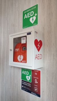Defibrylator AED w Szkole Podstawowej w Ładzyniu