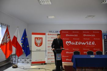 Zdjęcia z podpisania umów