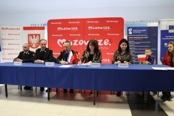 Zdjęcia z podpisania umów