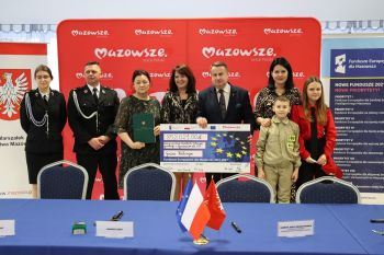 Zdjęcia z podpisania umów