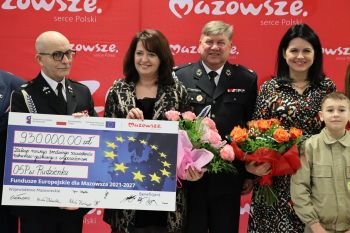 Zdjęcia z podpisania umów