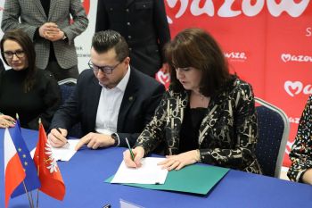 Zdjęcia z podpisania umów