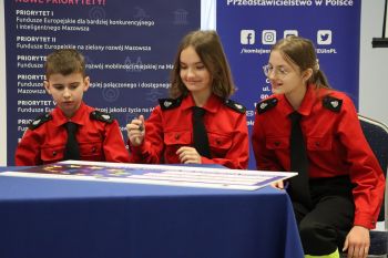 Zdjęcia z podpisania umów