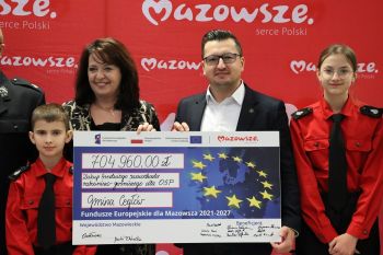 Zdjęcia z podpisania umów