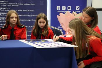 Zdjęcia z podpisania umów