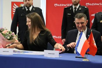 Zdjęcia z podpisania umów