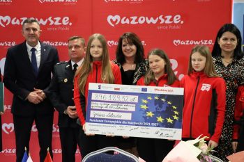 Zdjęcia z podpisania umów