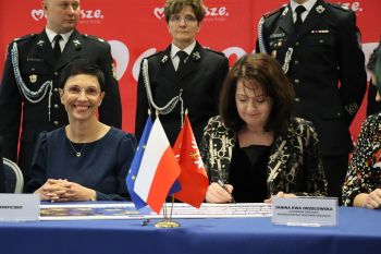 Zdjęcia z podpisania umów