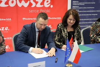 Zdjęcia z podpisania umów