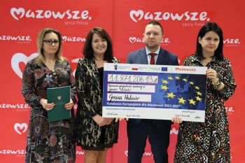 Zdjęcia z podpisania umów